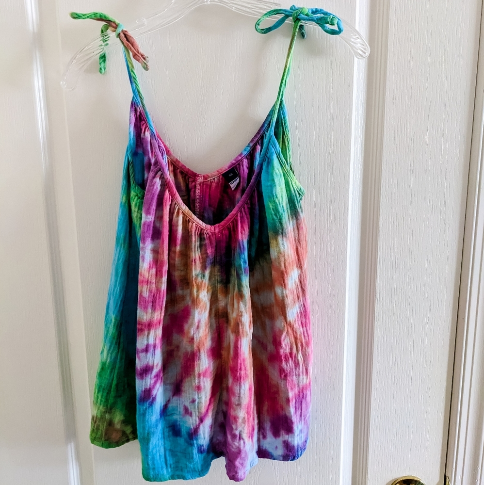 NWOT bright tie dye tank top